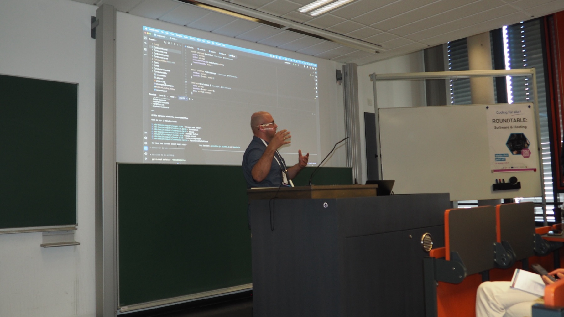 Colin Schmidt zeigt eine KI-Automatisierung live am Rechner